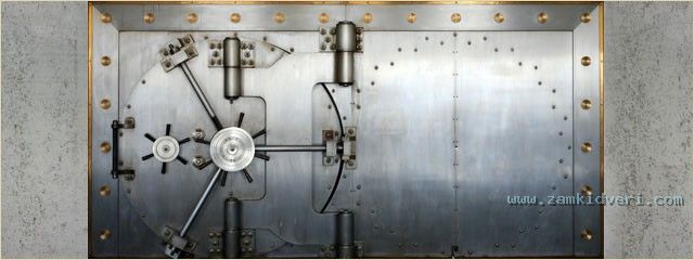 vaultdoorantiquebankvaultdoorforsale