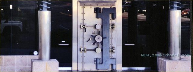 vaultdoorsantiquevaults