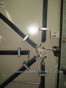 10 3895026 Vault door 1