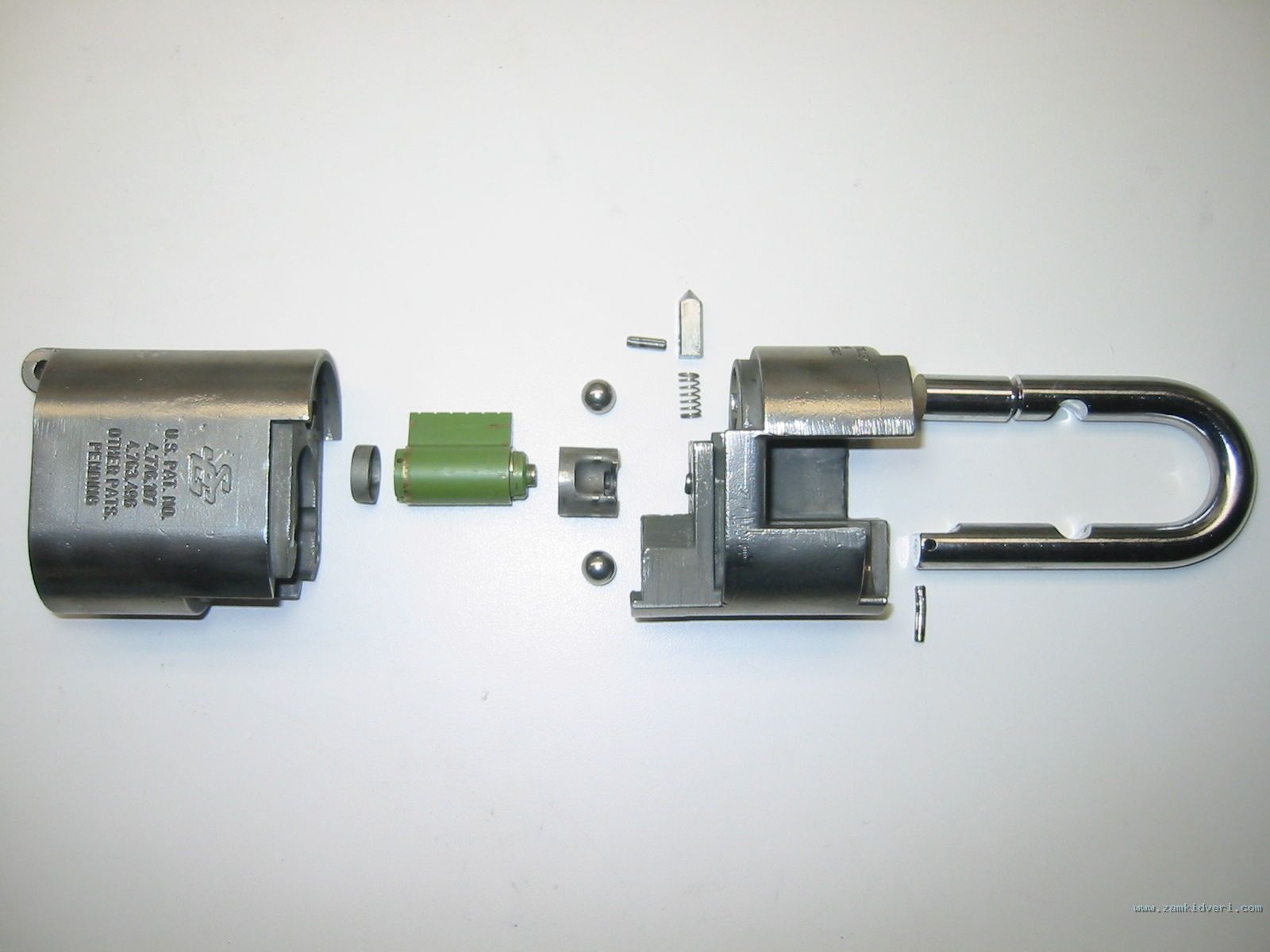 833 parts