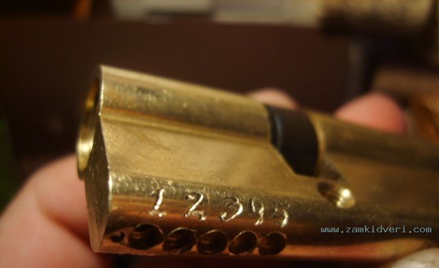 S8000043