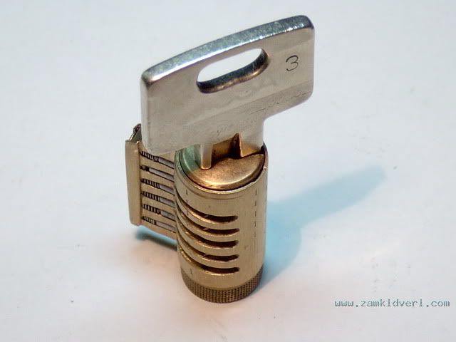 7b2f403d
