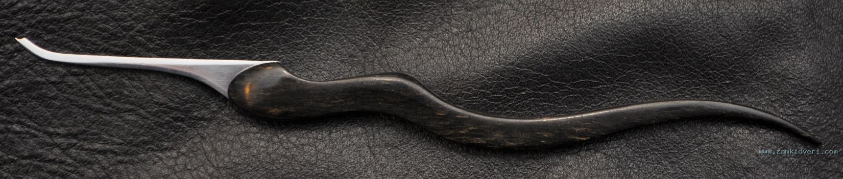 B Knotched Hook Ebony