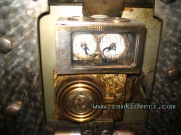 Consolidated 2mvt on safe door 2