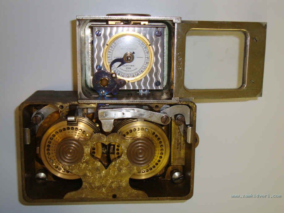 Consol 1mvt w dual Hall lock