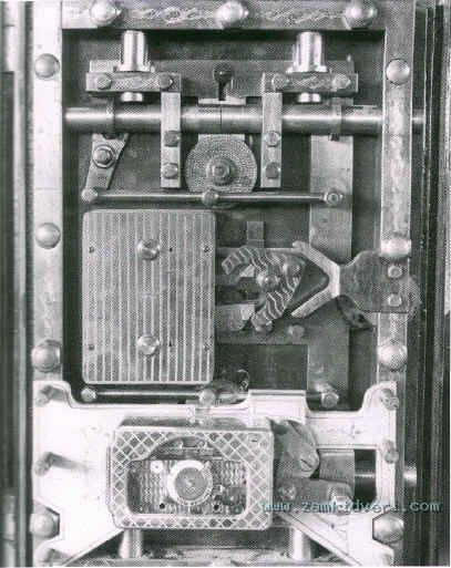 Holms in vault door