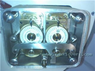 Kromer in Mosler vault door 2