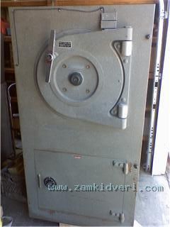 Kromer in Mosler vault door