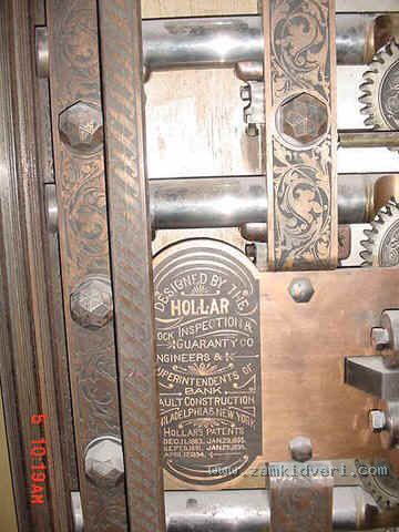 Hollar in vault door 4