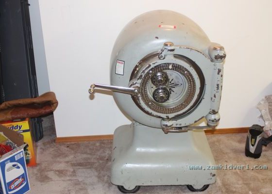 Yale Y261 in safe3a