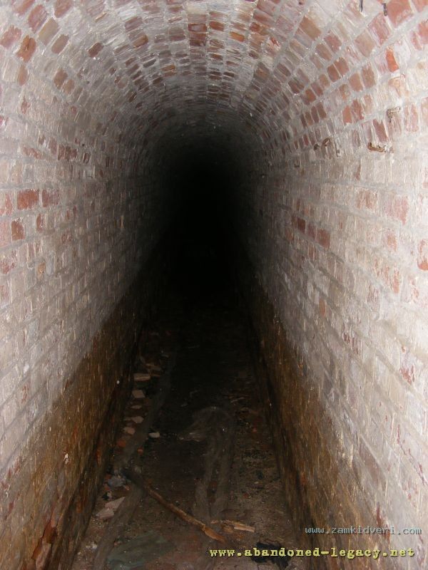 3105