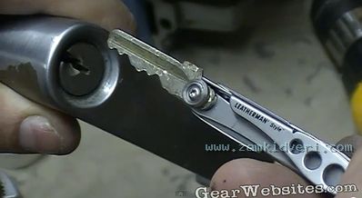 6807319