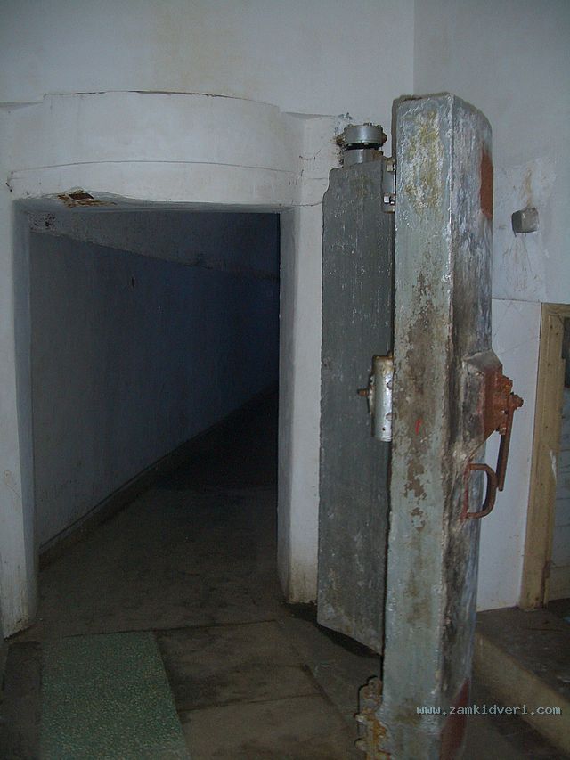 Project 131 tunnel door 9791