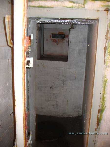 372640718