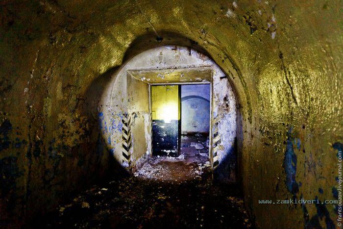 1318915666 bunker 08